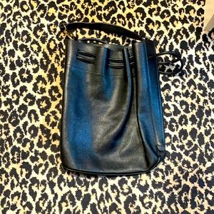 Black handle and shoulder leather bag. Big!